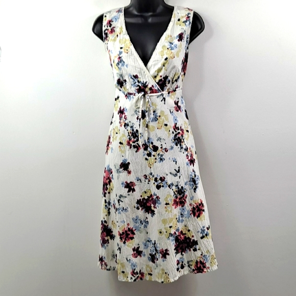 Eddie Bauer Dresses & Skirts - Like New! Eddie Bauer Floral Dress Sz 8